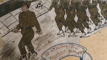 Żołnierskie graffiti odkryte w belgijskim mieście, które wyzwalała brygada generała Maczka