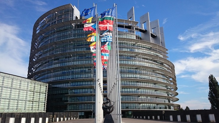 Unia Europejska. Europosłowie PiS krytykują planowaną przez PE rezolucję wymierzoną w Polskę