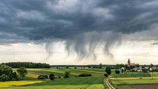 05-06-2026 03:58 Deszcz widmo nad Polską. Co naprawdę spadło z nieba?