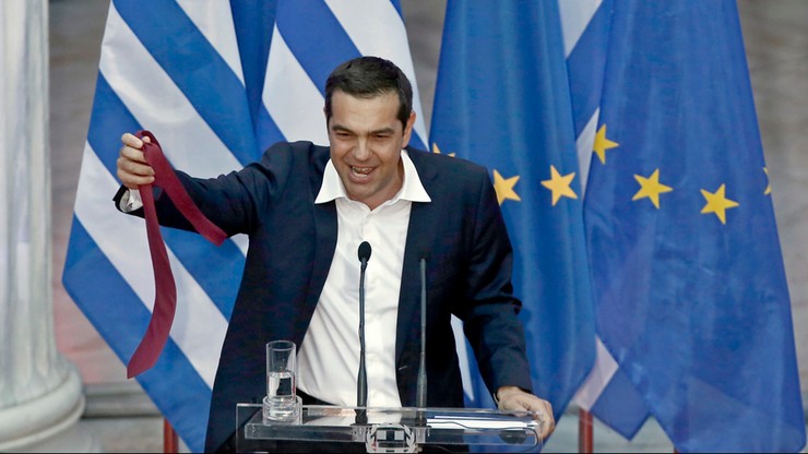 Jak powiedział, tak zrobił. Premier Cipras założył krawat, bo Grecja wyszła z kryzysu