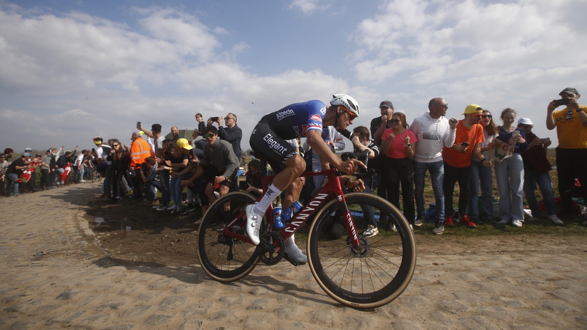 Mathieu van der Poel wygrał klasyk Paryż-Roubaix