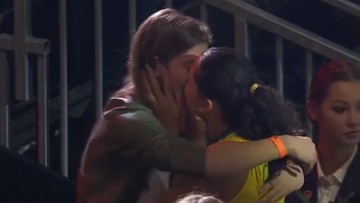 Siatkarki pocałowały się po meczu. Uchwyciły to kamery (WIDEO)
