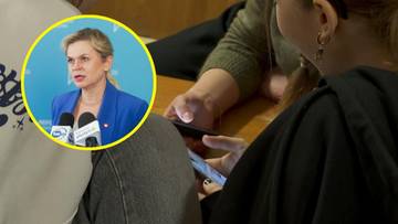 "Decyzja przyspieszona". Nowe informacje o zakazie telefonów w szkołach