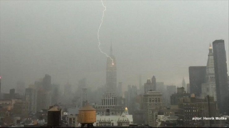Piorun uderzył w Empire State Building. Zobacz wideo