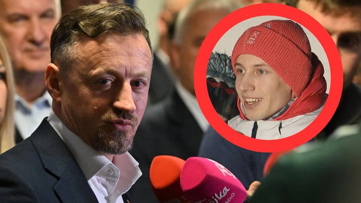 Mężczyzna w garniturze i młody mężczyzna w czerwonej czapce w okręgu.