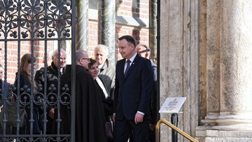 Prezydent Andrzej Duda modlił się przy sarkofagu Lecha i Marii Kaczyńskich w Krakowie