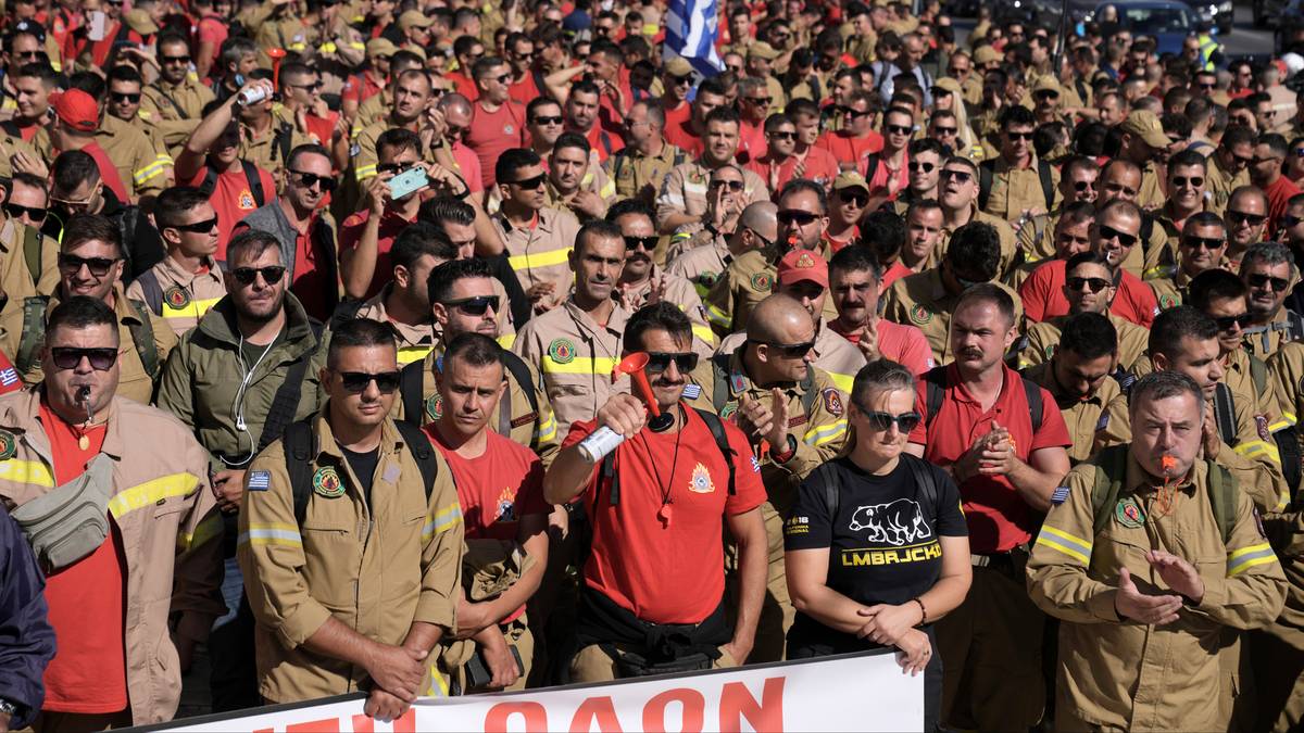 Starcia z policją w Grecji. Strażacy nie chcieli opuścić budynku