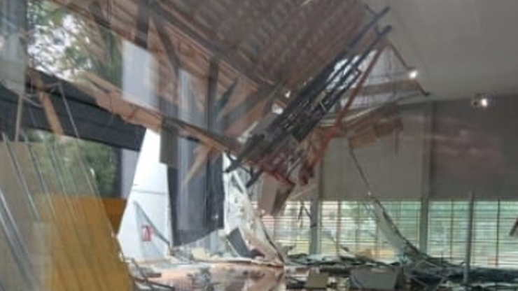 Ulewy w Wielkopolsce. Zawalił się dach hali sportowej w Poznaniu