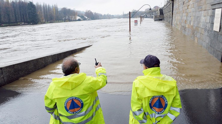 Włochy: wielkie straty po powodzi w Ligurii, krytyczna sytuacja w Piemoncie