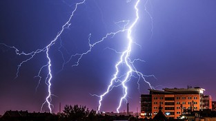 04.01.2020 09:00 Dzieje się nad Polską. Prawdziwe burze śnieżne, na Bałtyku sztorm, a w górach huraganowy wiatr