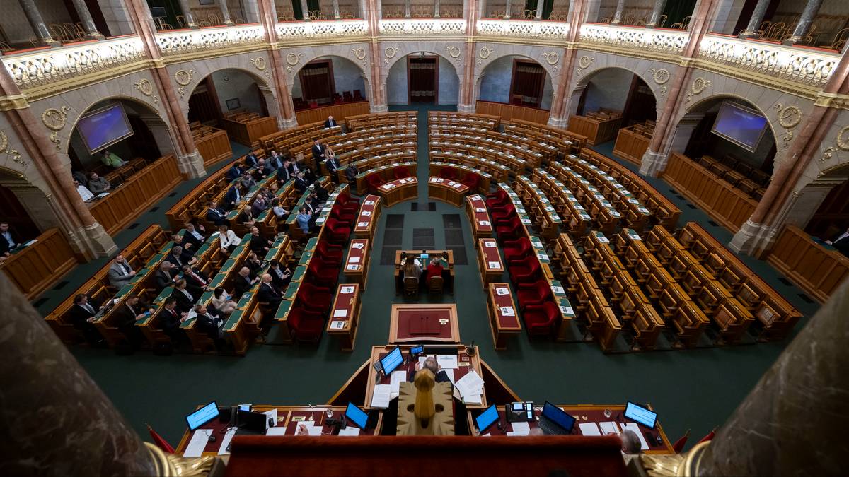 Węgry. Fidesz zbojkotował posiedzenie parlamentu dot. akcesji Szwecji do NATO