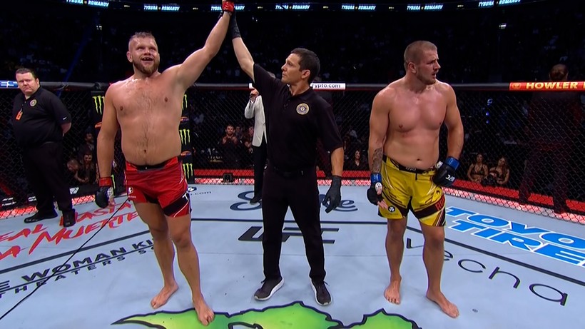 Marcin Tybura z dziesiątym zwycięstwem w UFC! Polak wygrał po trudnej walce