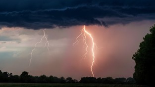 13.06.2020 09:00 Burze pulsacyjne przyniosą ścianę deszczu, grad wielkości kurzych jaj i niszczący wiatr [MAPY]