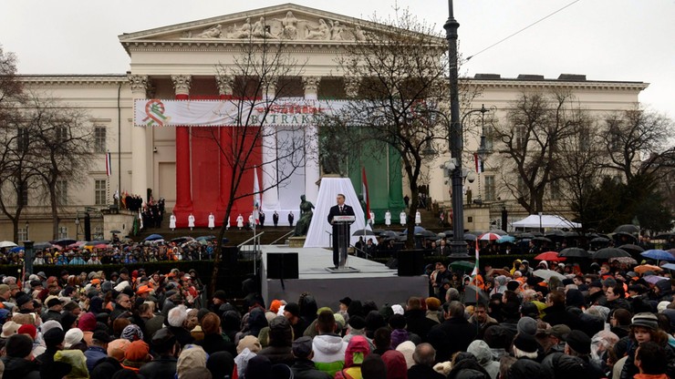 Orban apeluje do Brukseli o "więcej szacunku dla Polaków"