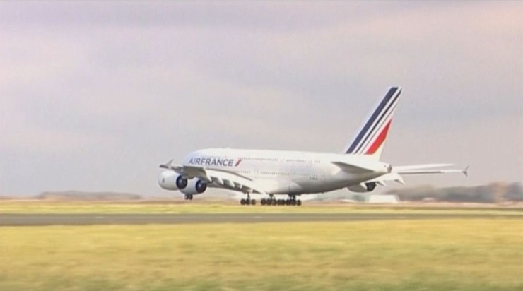 Dwa samoloty Air France musiały lądować z powodu zagrożenia bombowego