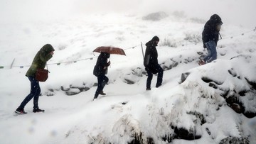 Zimowa aura w Tatrach. Śnieg padał od środy