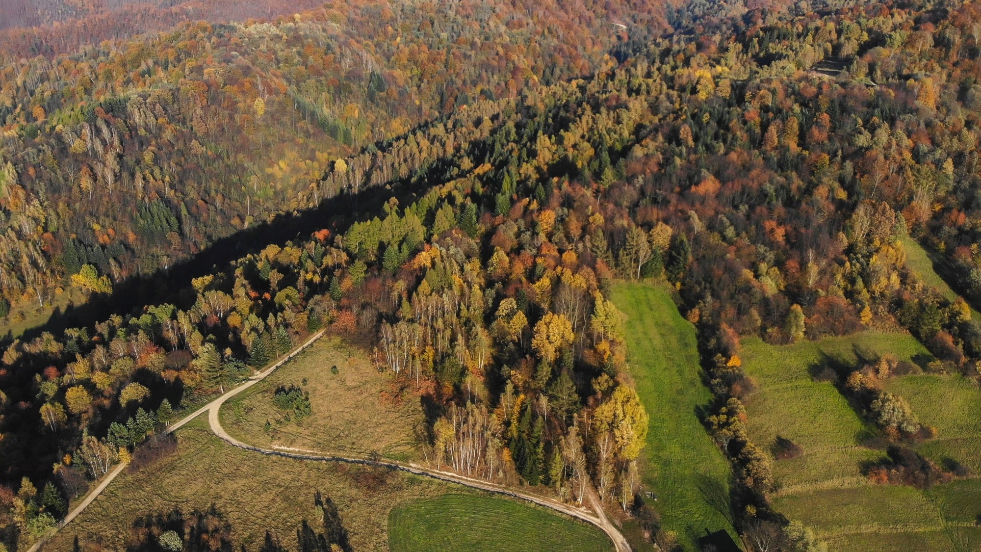 Jesień w górach z lotu ptaka - zdjęcie 36