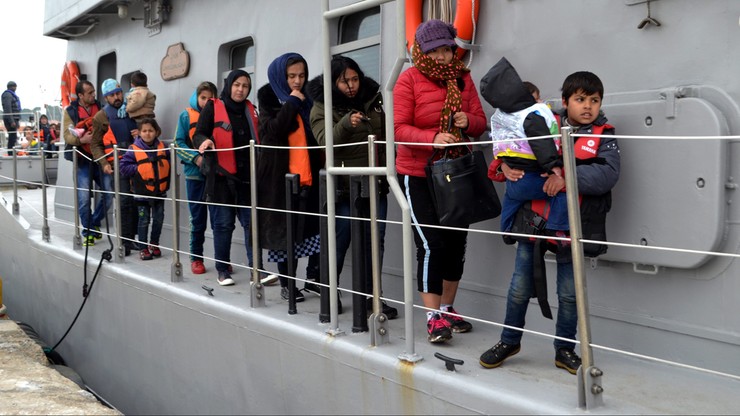 Grecja ma odsyłać imigrantów, ale łodzie z uchodźcami wciąż dopływają do greckich wysp