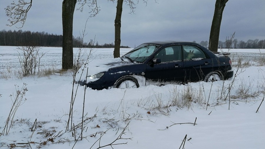 Zaspy śnieżne k. Bolesławca w woj. dolnośląskim. Fot. Igor / TwojaPogoda.pl