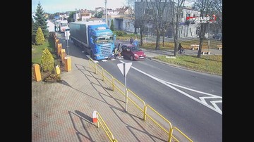 Kierowca ciężarówki nie zauważył rowerzystki. Ruszył prosto na nią [WIDEO]