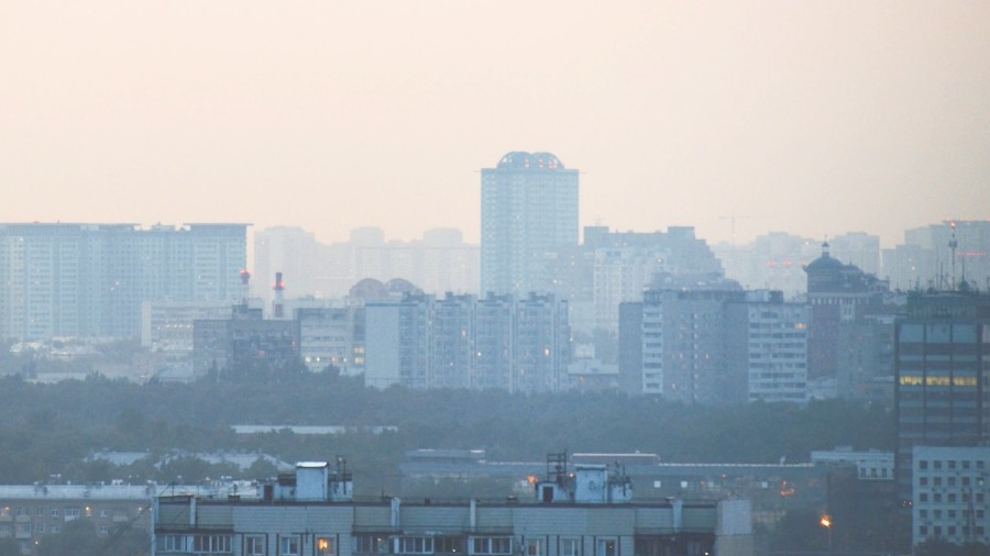 Moskwa spowita dymem z pożaru lasu. Fot. Pixabay.