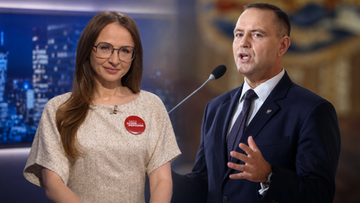 Kobieta i mężczyzna stoją obok siebie w studiu telewizyjnym.