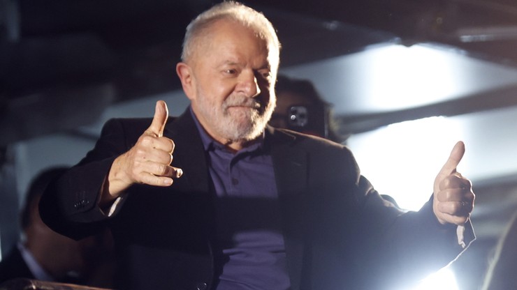 Brazylia. W pierwszej turze wyborów prezydenckich wygrywa Lula da Silva. Otrzymał 48,4 proc. głosów