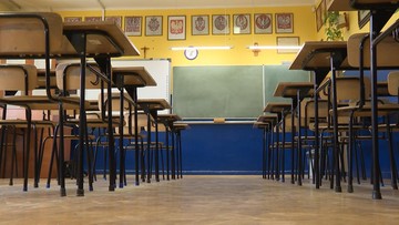 Zaszczepiony nauczyciel chory na Covid-19. Uczniowie na kwarantannie
