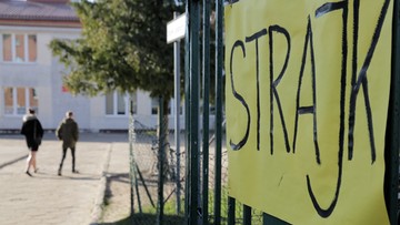 2 tys. placówek oświatowych wycofało się ze strajku nauczycieli