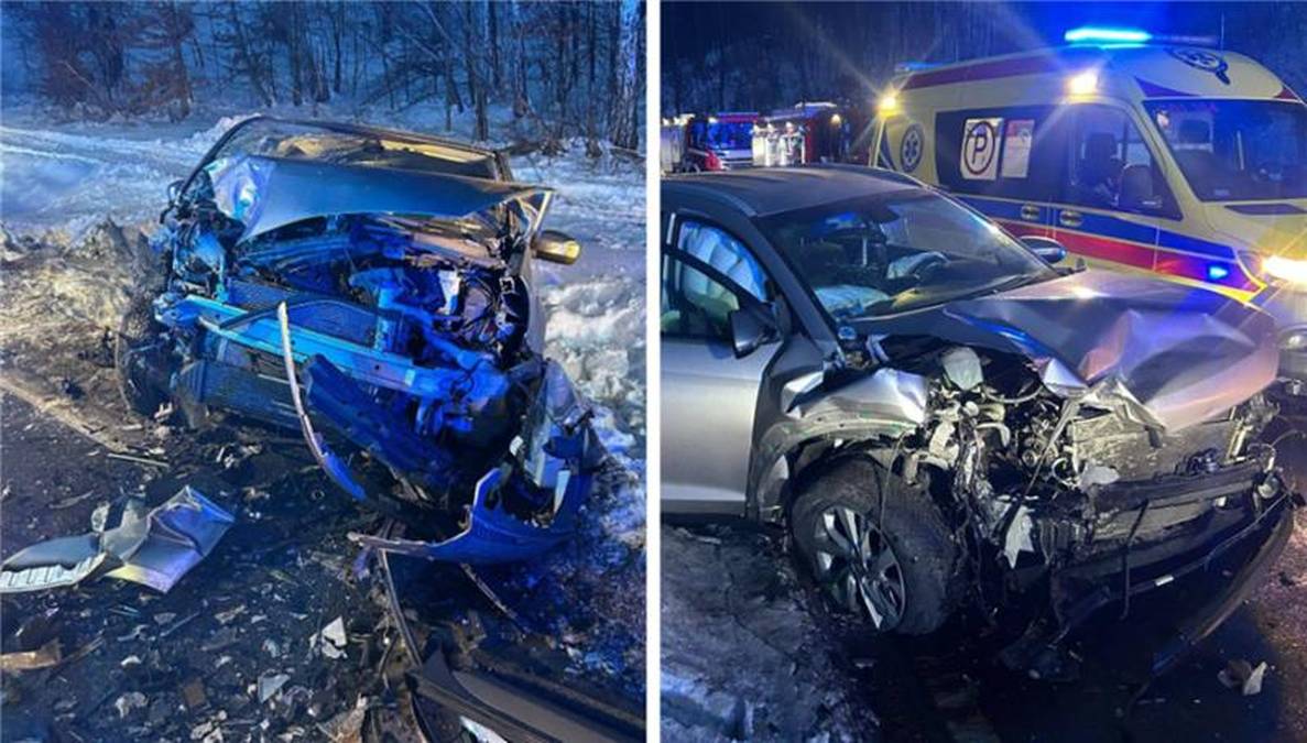Dwa rozbite samochody po czołowym zderzeniu na drodze krajowej nr 12 w miejscowości Kłódka.