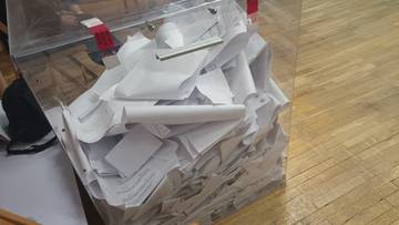 Żółta kartka dla włodarzy miast. Sondaż pokazał to czarno na białym