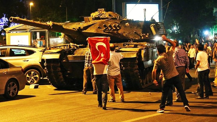 "Nie dostaliśmy szansy na sprawiedliwy wyrok". 34 osoby skazane na dożywocie za próbę zamachu na Erdogana