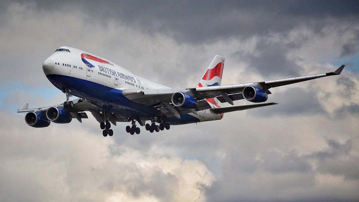 Wielka Brytania: 25-latek zmarł na pokładzie samolotu. Doznał ataku astmy, był reanimowany