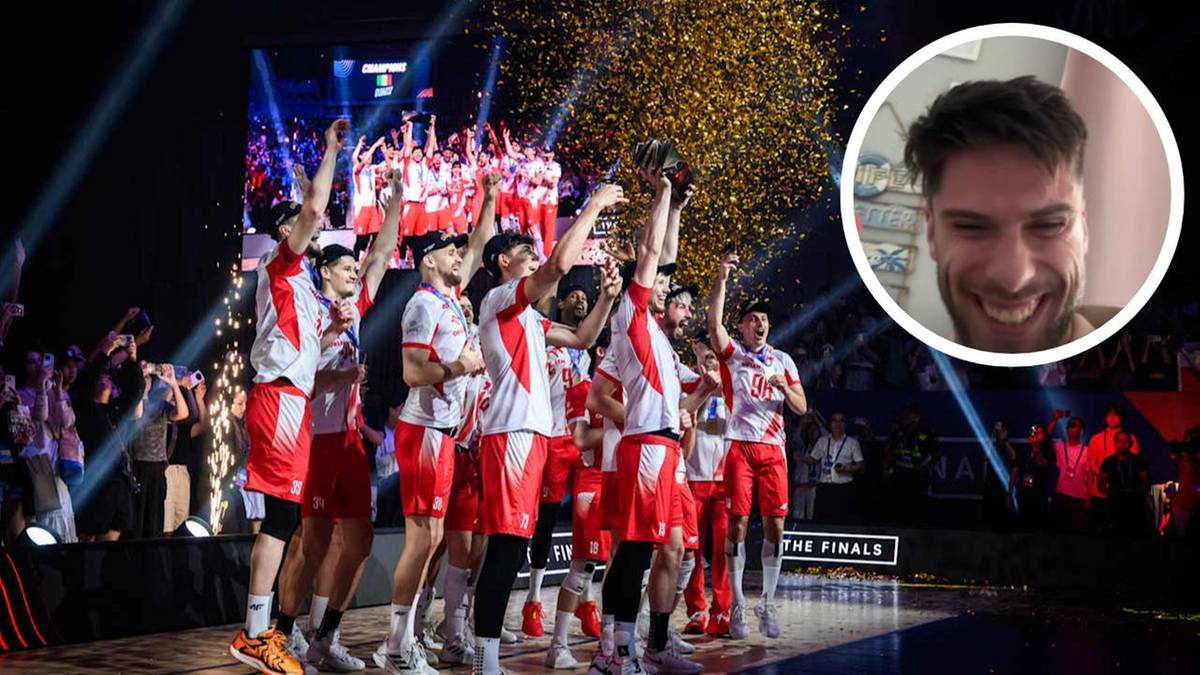 Koszykarz Bartosz Bednorz wznosi w górę medal, a za nim zespół świętuje zwycięstwo wśród konfetti. W prawym górnym rogu zdjęcie uśmiechniętego mężczyzny.