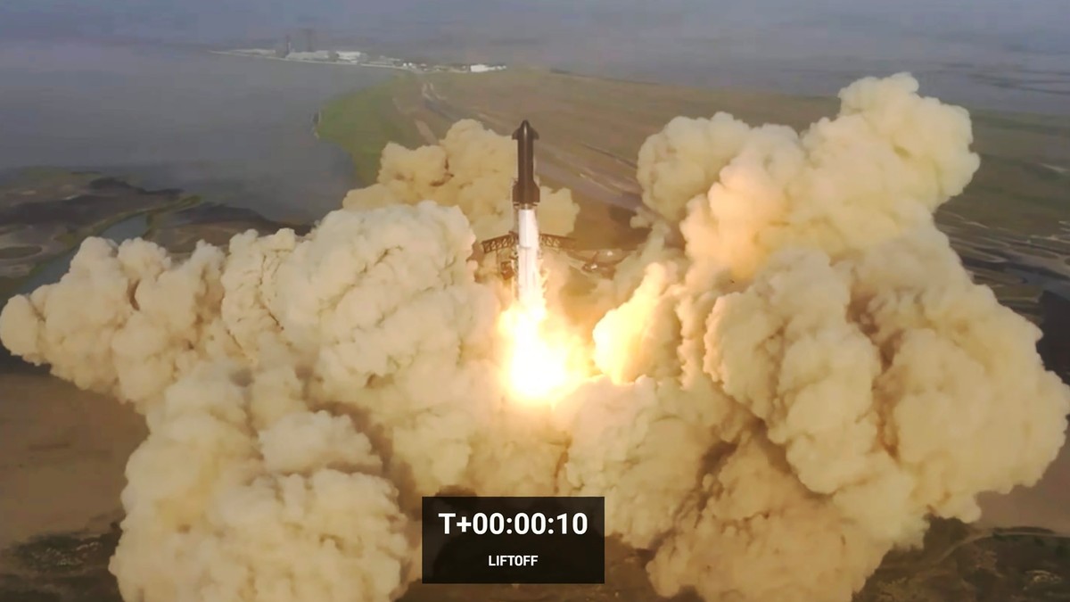 Start Starship od SpaceX. Lot testowy największej rakiety w historii zakończony eksplozją