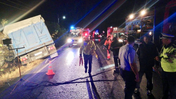 10 ofiar śmiertelnych zderzenia ciężarówki z minibusem w Rumunii