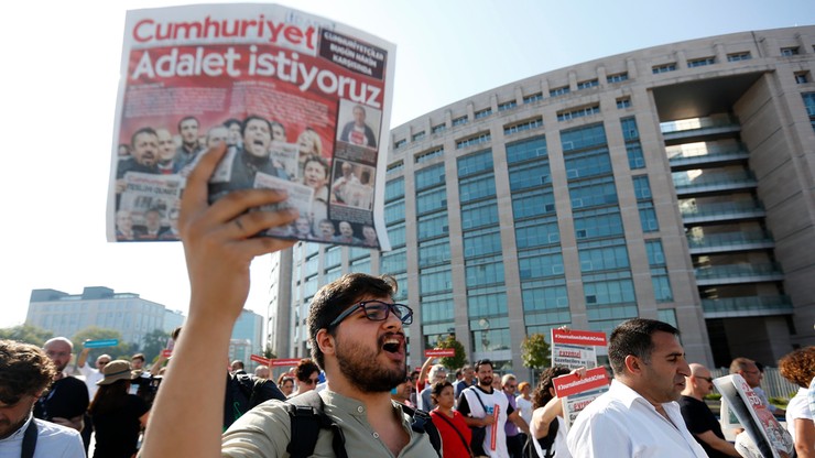 W Turcji ruszył proces dziennikarzy opozycyjnego dziennika