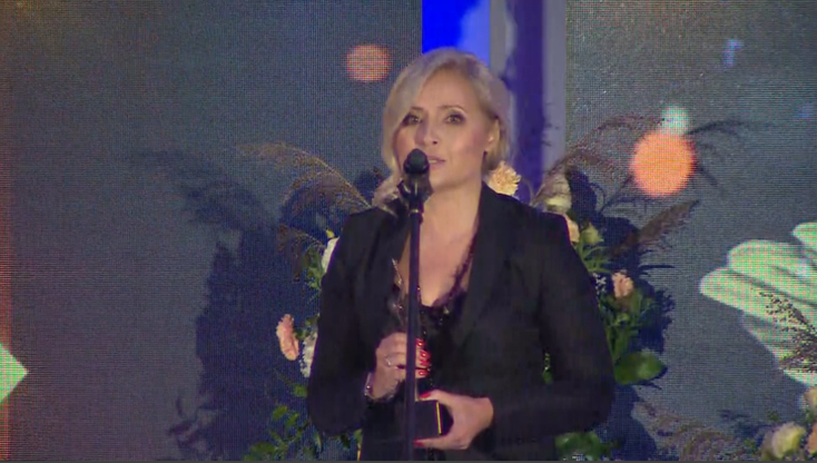 Dziennikarka Polsat News Agnieszka Gozdyra z nagrodą ShEO Awards 2021 w kategorii "Gwiazda mediów"