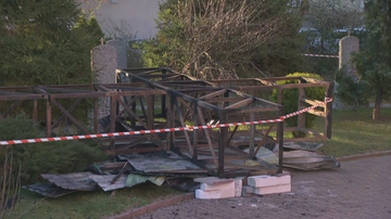 Pożar krzyża w Warszawie. Pojawiają się pierwsze hipotezy