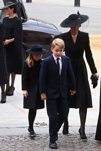 Pogrzeb Elżbiety II. Tak Brytyjczycy żegnają królową
