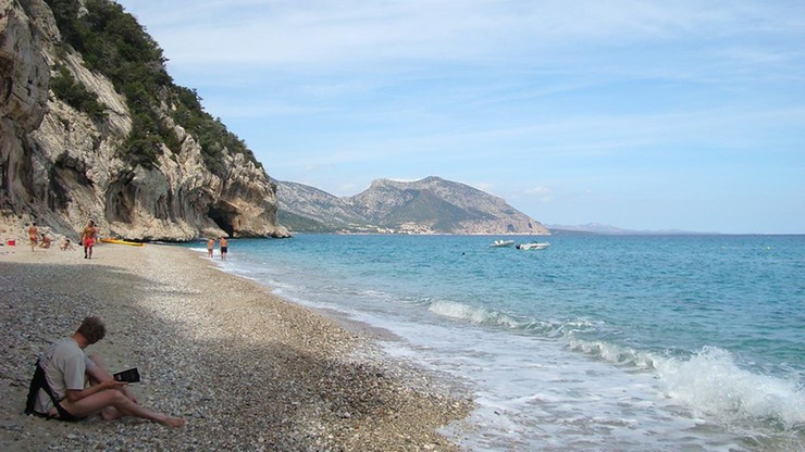 Do 6 lat więzienia grozi turystom za kradzież 40 kilogramów piasku z Sardynii