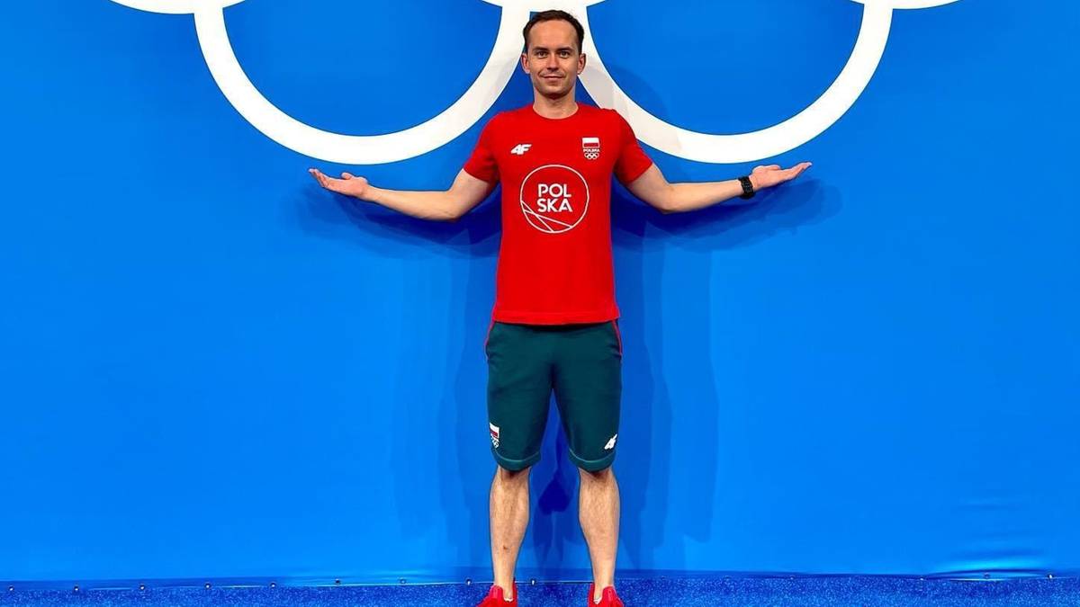 W młodości trenował żeglarstwo, marzył o wyjeździe na igrzyska olimpijskie. Cel spełnił, choć w innej roli