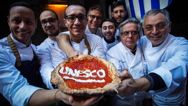 Sztuka wypieku pizzy na liście UNESCO. W Neapolu wielkie świętowanie i... pizza gratis