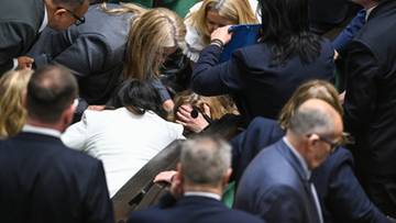 Incydent podczas obrad Sejmu. Posłanka KO nagle osunęła się na ziemię
