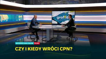 Dw&oacute;ch mężczyzn siedzi przy okrągłym stole w studiu telewizyjnym. Na ekranie za nimi widnieje napis "graffiti". Pod spodem ekranu znajduje się napis "WYSOKIE CENY PALIW PILNE" oraz pytanie "CZY I KIEDY WR&Oacute;CI CPN?".