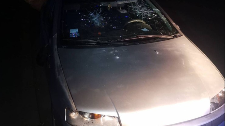 Jelenia Góra: Zdemolował auto i wezwał policję. Twierdził, że ratuje żonę