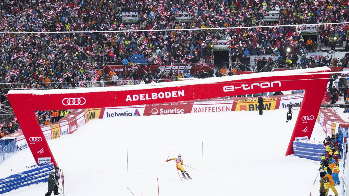 Polak wypadł z trasy podczas slalomu w Adelboden. Zwycięstwo Austriaka