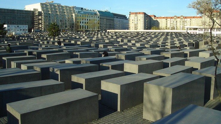 Niemcy. Skandal w Berlinie. Funkcjonariusze robili pompki na pomniku ofiar Holokaustu