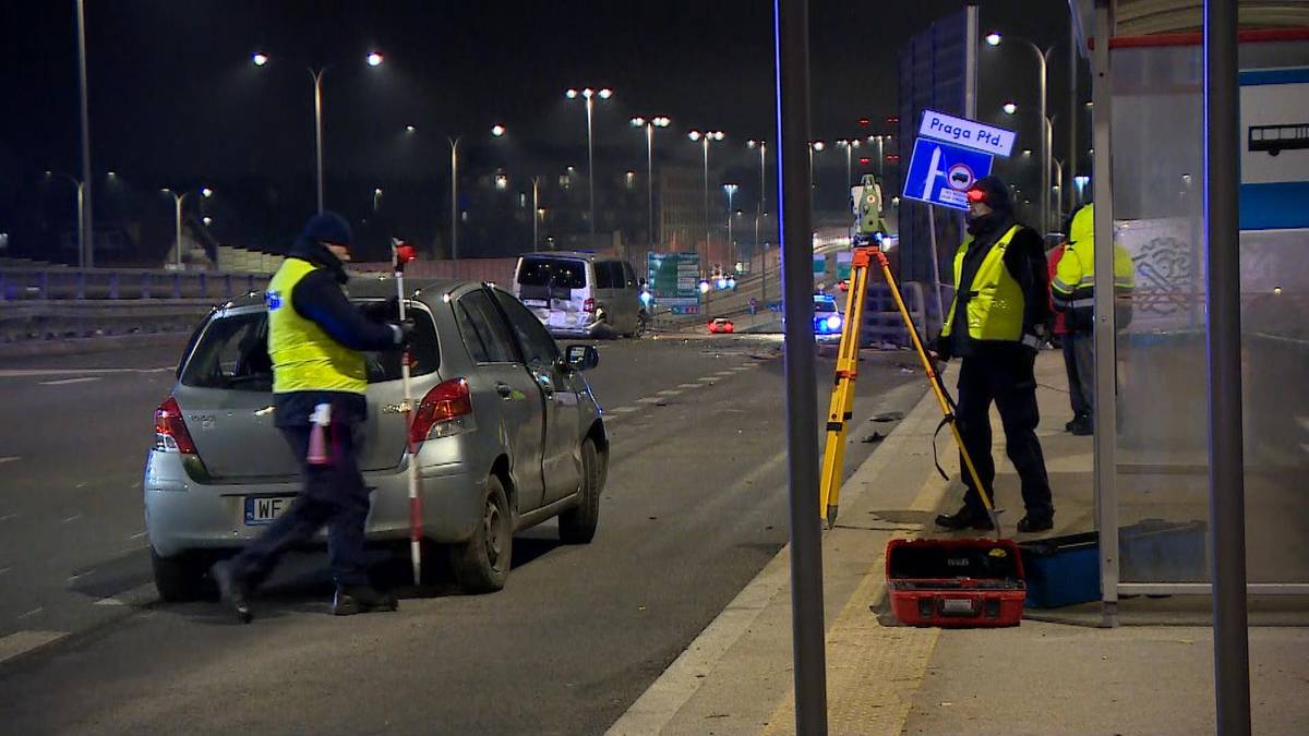 Zderzenie trzech samochodów. Groźny wypadek w Warszawie