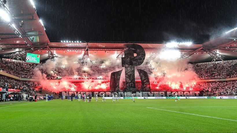 UEFA nałożyła karę na Legię Warszawa! Część kibiców nie obejrzy meczu ze Slavią Praga